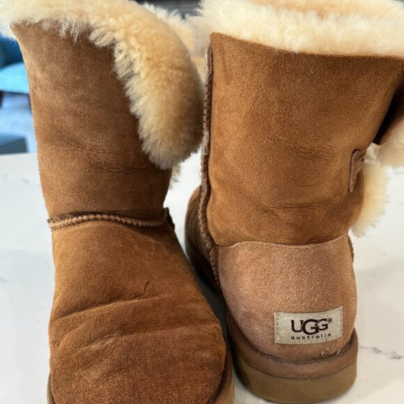 UGG Women's Bailey Button II Boot Chestnut Size 7 - Picture 2 of 8